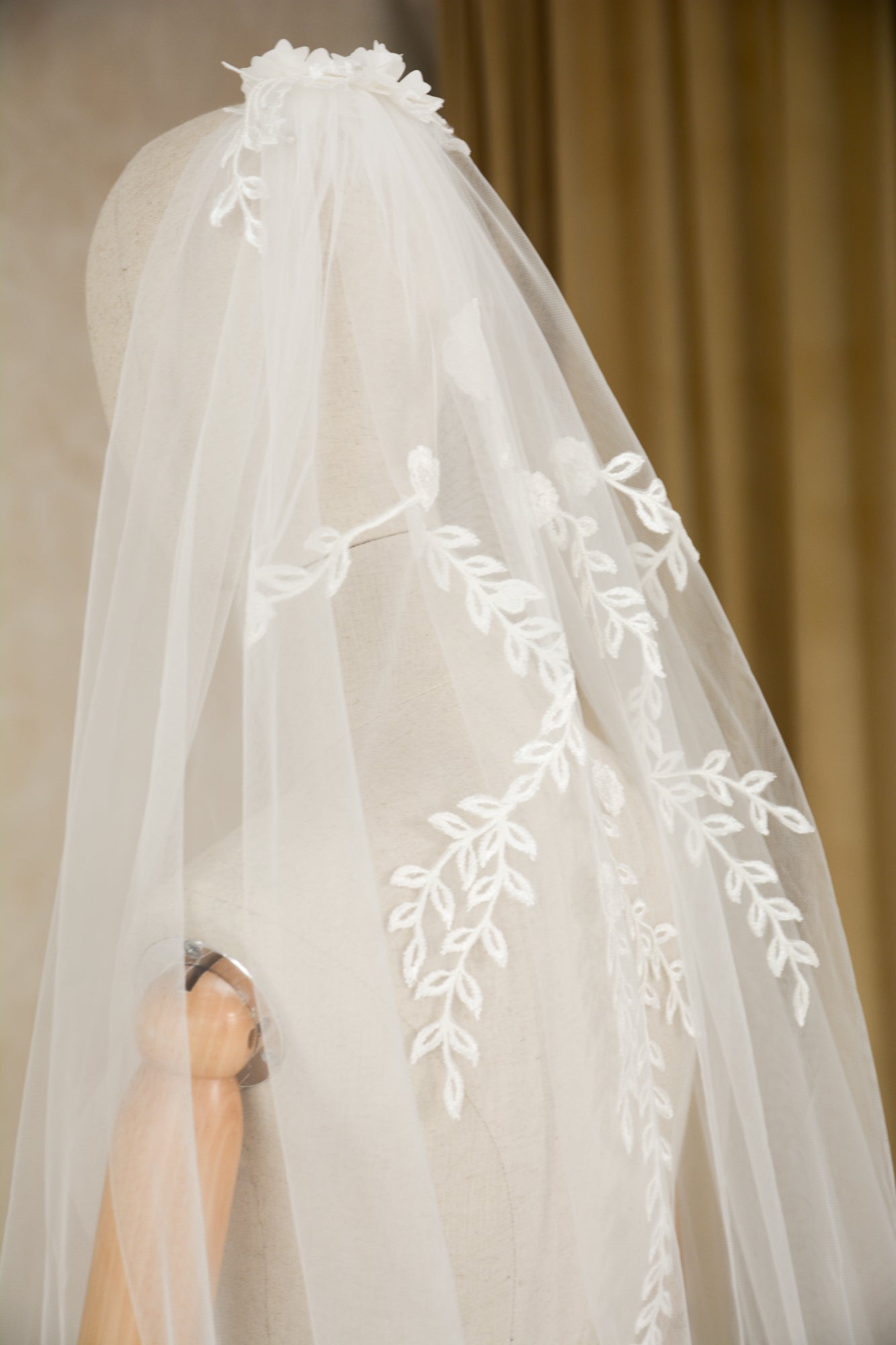 LONG FLORAL VEIL