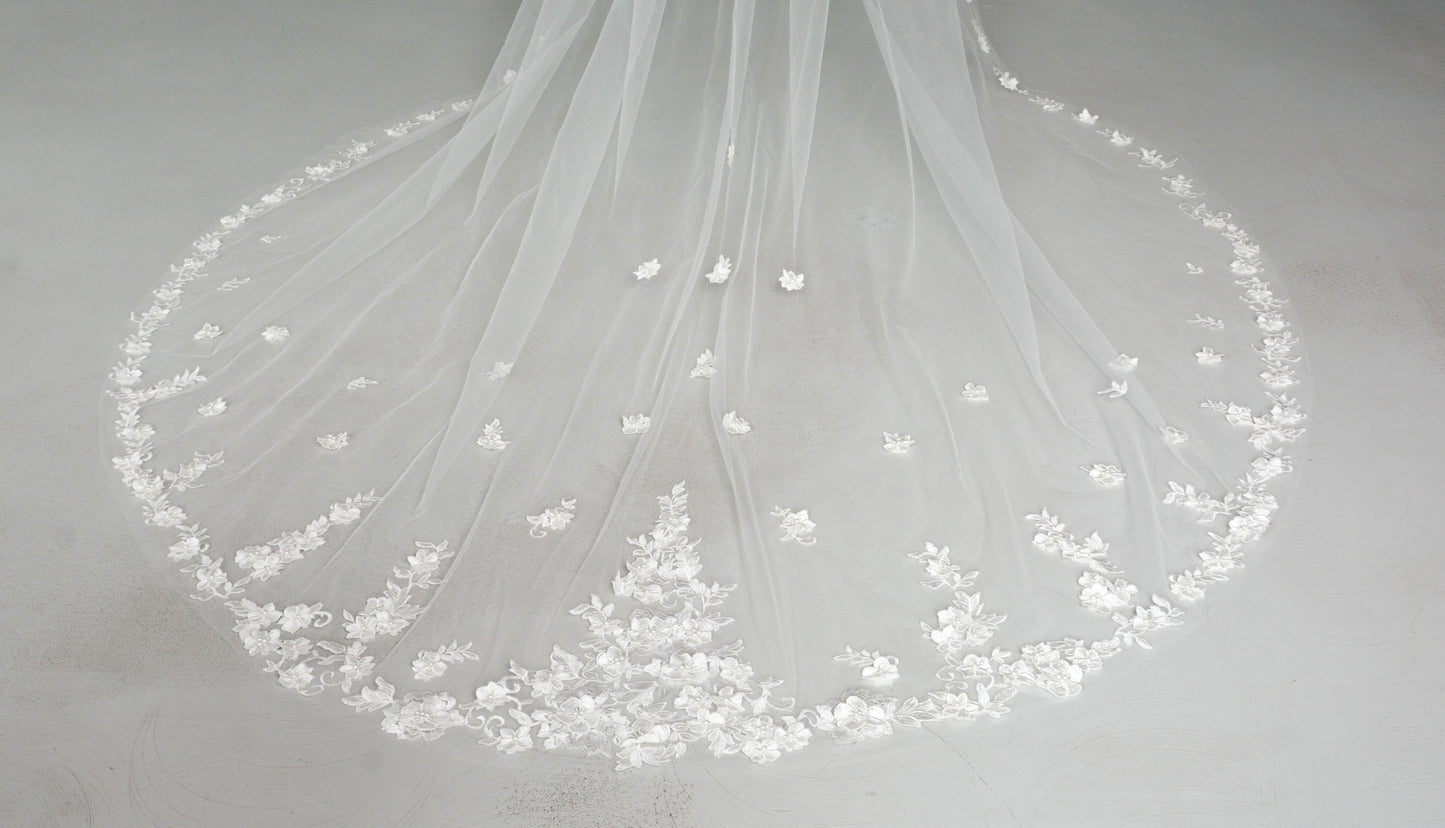 WEDDING VEIL WITH 3D LACE