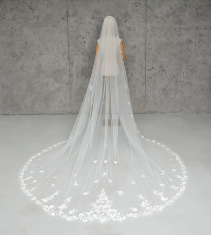 WEDDING VEIL WITH 3D LACE