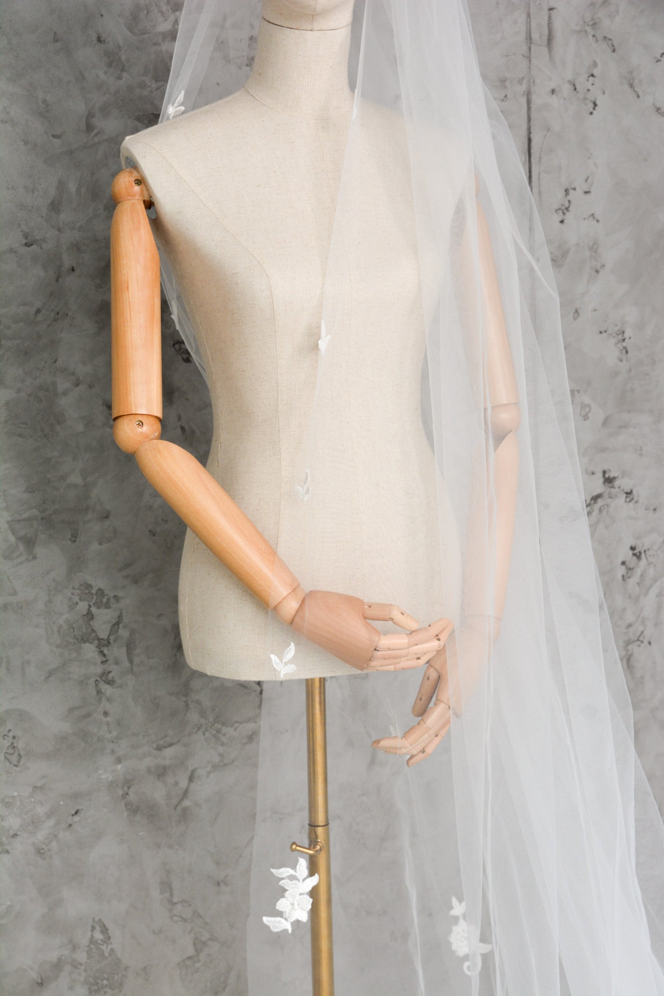 WEDDING VEIL WITH 3D LACE