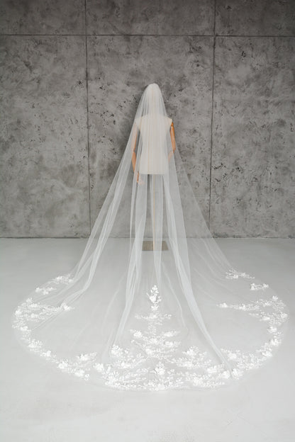 LONG FLORAL VEIL