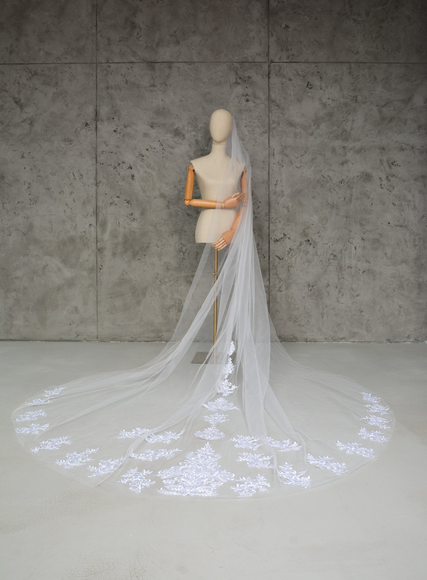 LACE WEDDING VEIL