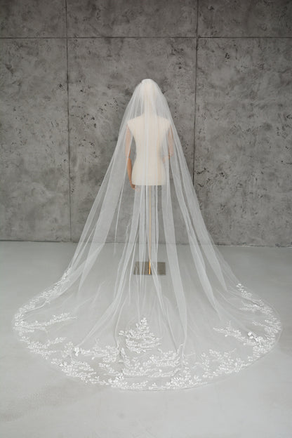 LONG FLORAL LACE VEIL