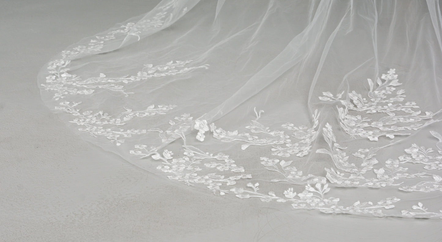 LONG FLORAL LACE VEIL