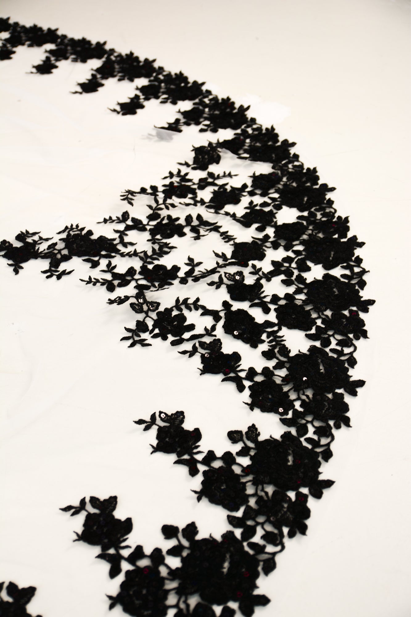 BLACK FLORAL VEIL