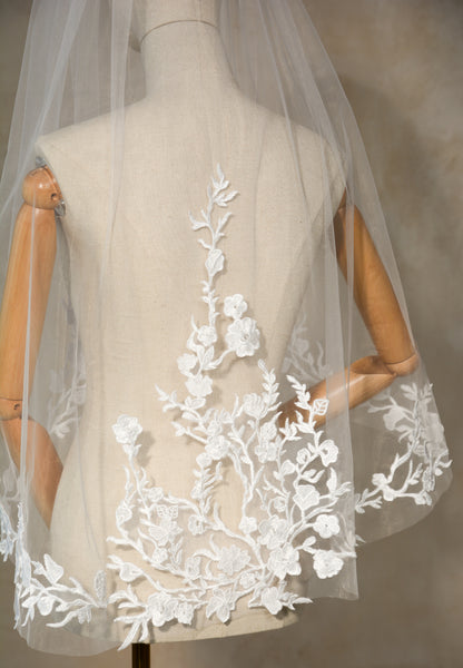 FLORAL LACE VEIL